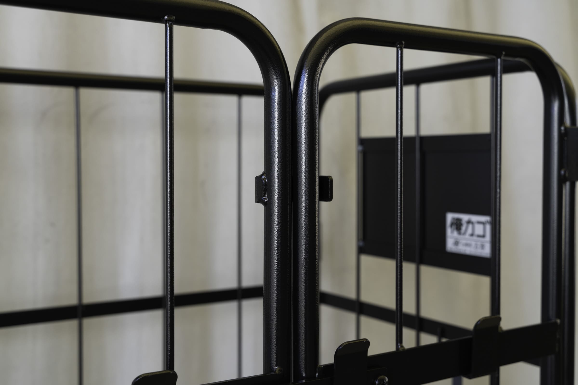 上下観音扉付きカゴ台車 ブラック 画像11