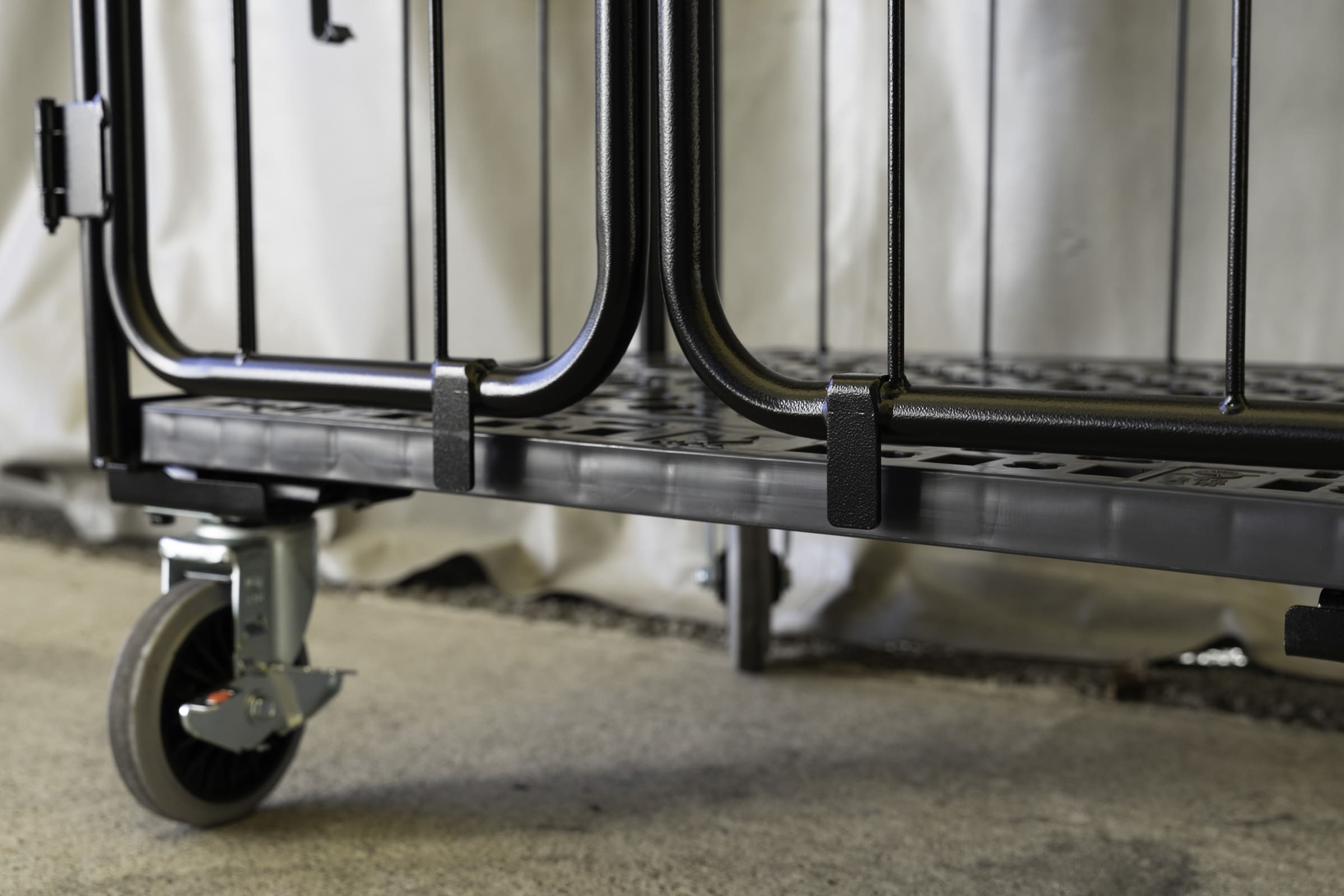 上下観音扉付きカゴ台車 ブラック 画像16